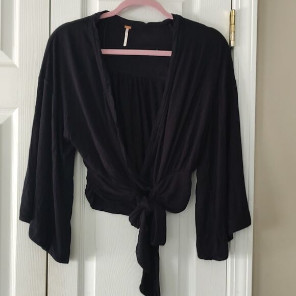 FREE PEOPLE Bell Sleeve "That's A Wrap" Crop Black Top  Sz XS - Picture 1 of 11